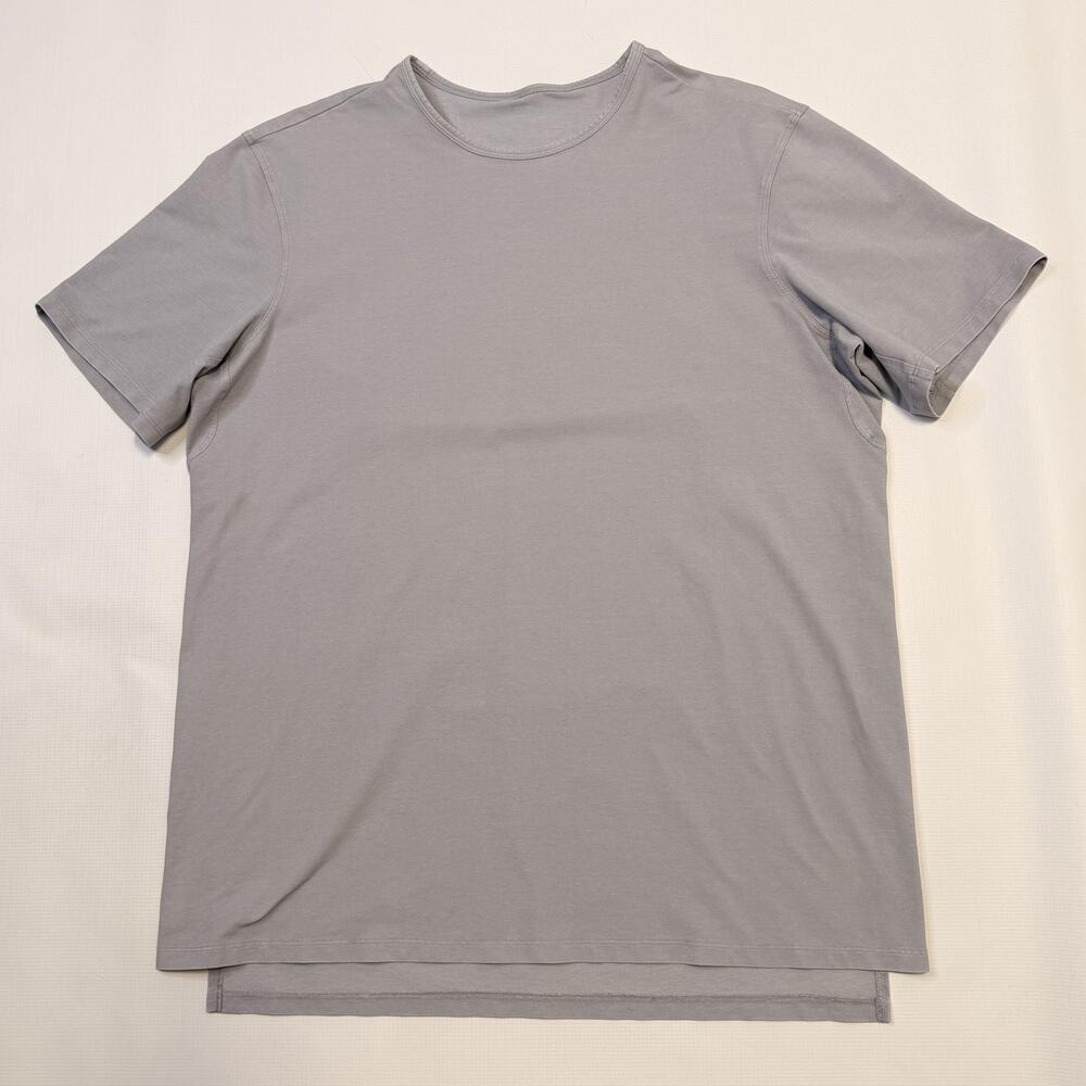 Lululemon Shirt Mens XL Gray Short Sleeve Split Hem Logo Athletic Basic Tee